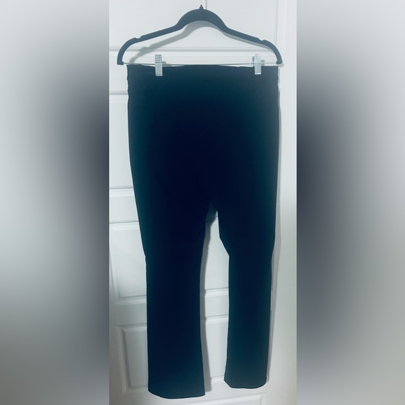 #211 Really beautiful dress pants NWOT size 9 front and back pockets like jeans - Picture 2 of 3